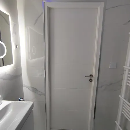 Cinélux - Entier - Parking Gratuit Appartement *